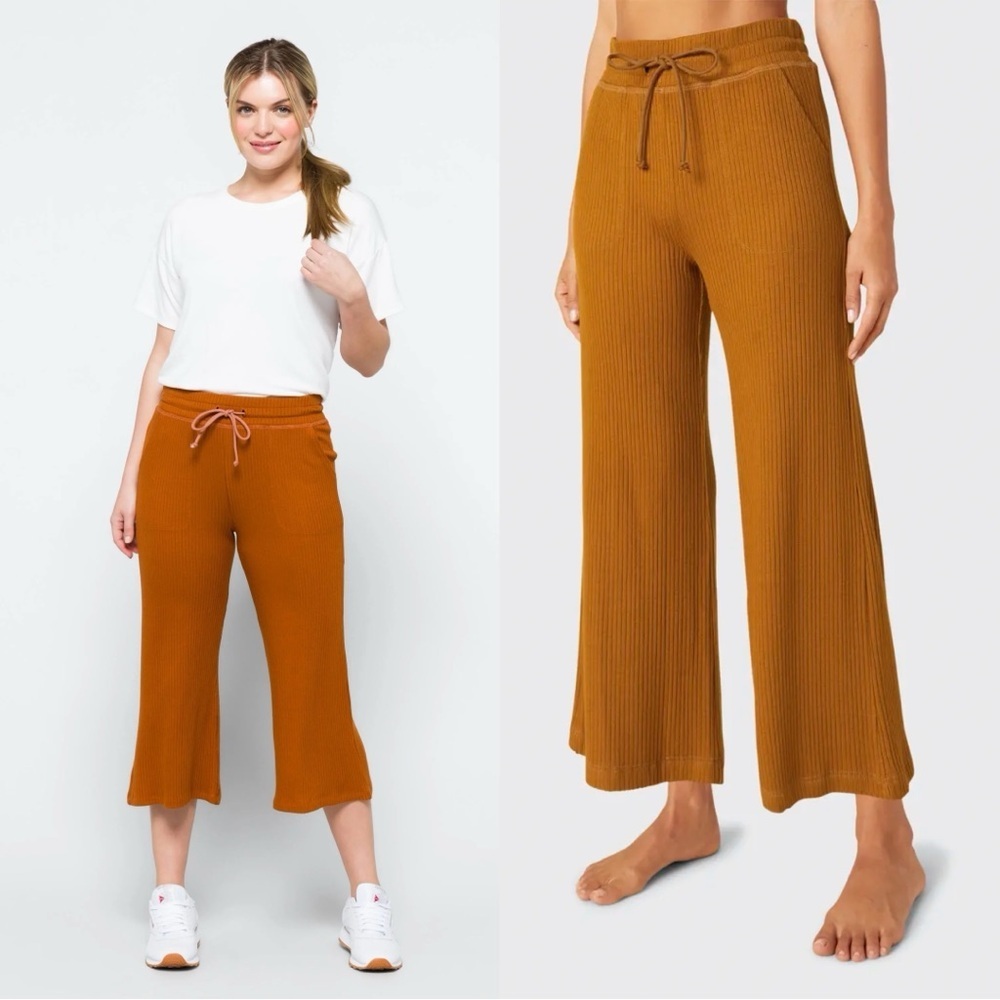 Beyond Yoga Orange Free Flow Wide-Leg Cropped Pants